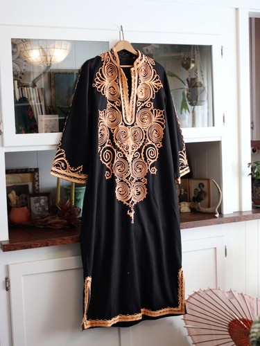 Vtg embroidered black - embroidered, cotton